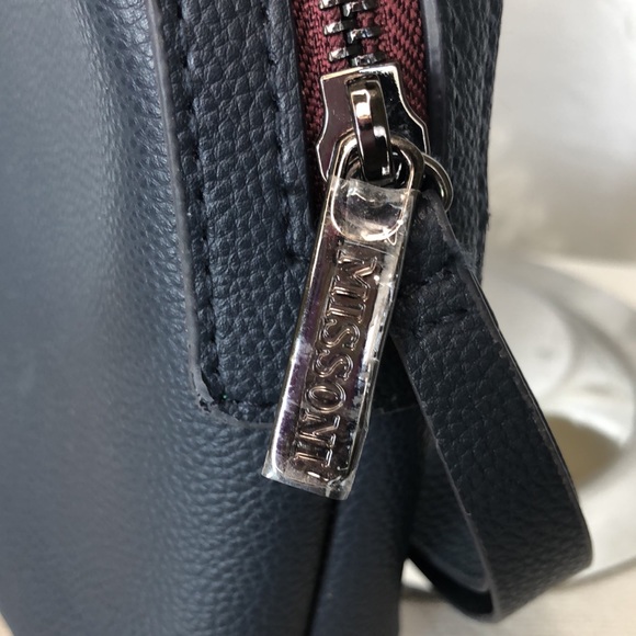 MISSONI FOR SAUDI AIRLINES dark blue vanity case. - Picture 6 of 14